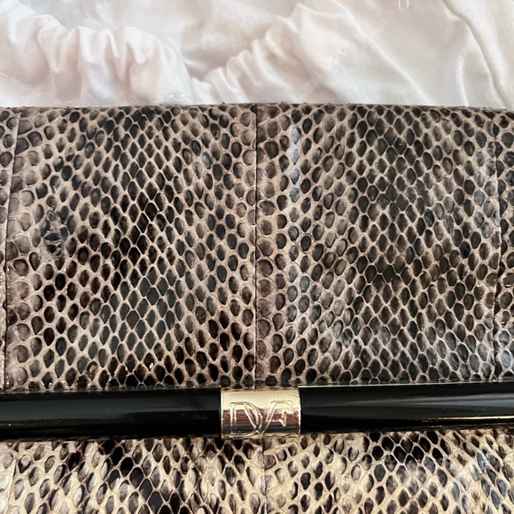 DVF clutch - Picture 2 of 9